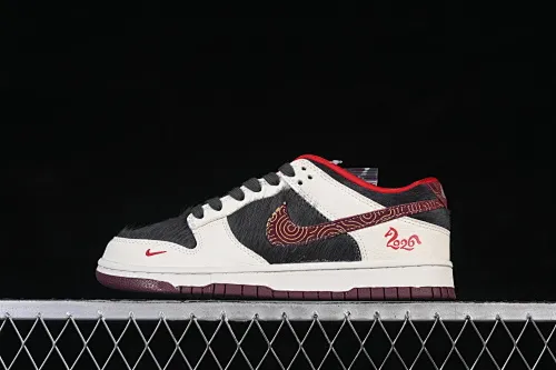 All categories Nk SB Dunk Series Nk SB Dunk Low High-end customized low-top sneakers Nike SB Dunk Low Year of the Horse joint limited edition White and black horse hair High-end customized low-top casual sneakers DS6608-021